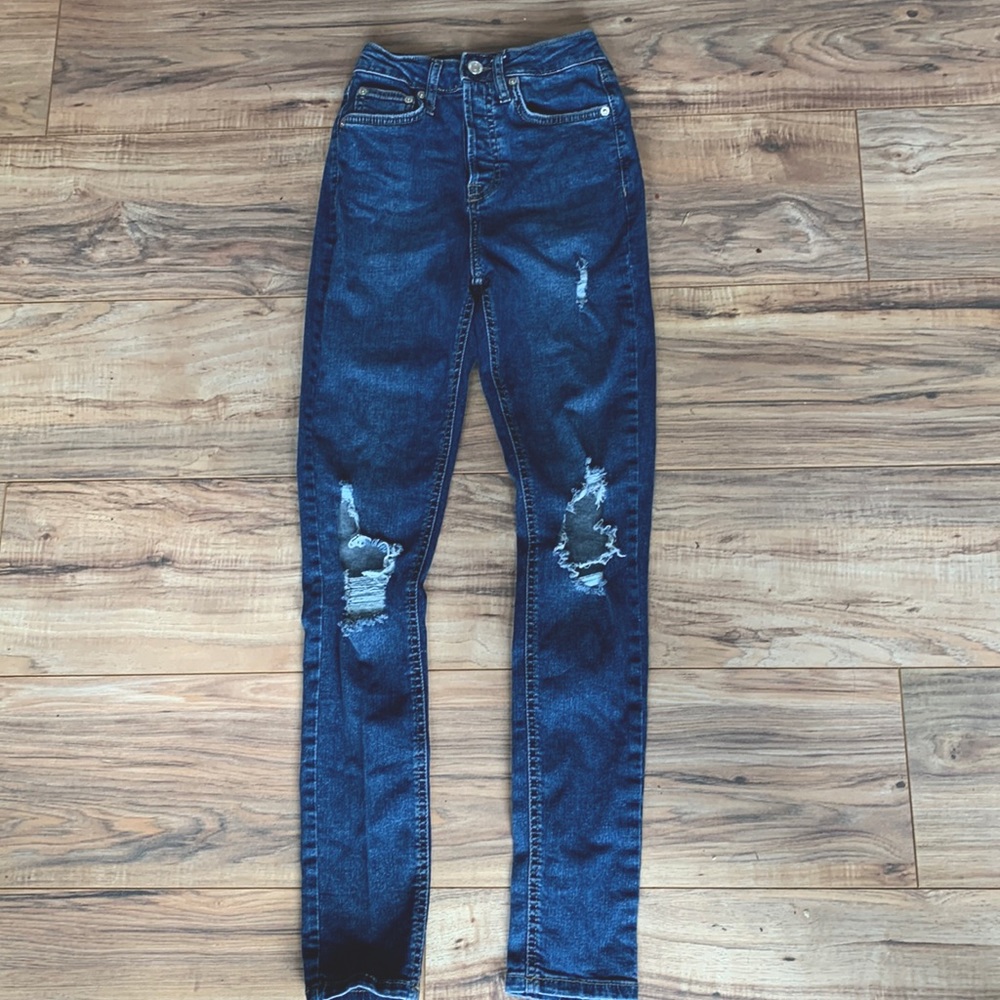 Women’s ripped jeans